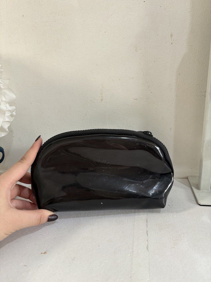 Sunnies Face Cosmetic Pouch (Category: Purses & Pouches) located in Quezon City. Submitted by geminiselection (Listing ID 1436362005, Image 2). Description: No issue RFS: hindi na nagagamit.