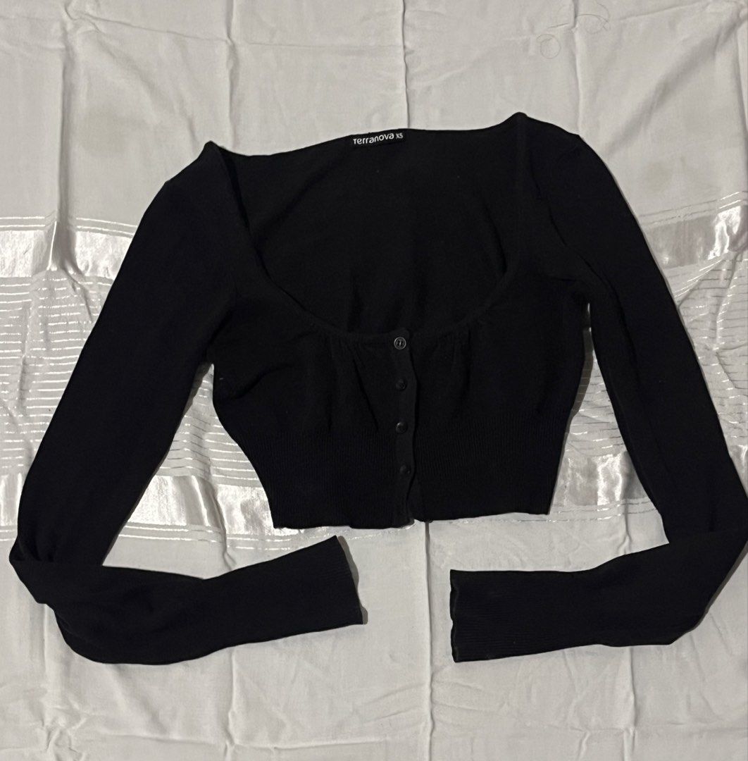 Terranova fitted crop top long sleeves (Category: Longsleeves) located in Manila. Submitted by ateliernoir (Listing ID 1436411359, Image 1). Description: original terranova pm for ww xs on tag can fit to s bcs it’s stretchy ♠️ color may vary due to lighting ♠️via jnt ♠️ gcash/bank transfer 📍Iloilo.
