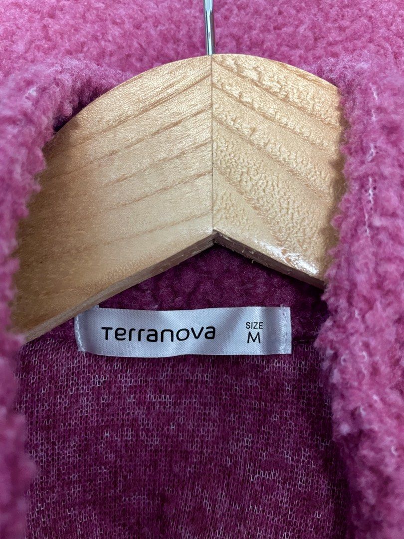 Terranova Pullover Sweater (Category: Coats, Jackets and Outerwear) located in Bulacan. Submitted by poachmelon (Listing ID 1436463457, Image 2). Description: .