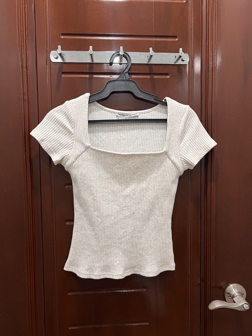The Editor's Market Square Neck Top - M (Category: Sleeveless) located in Manila. Submitted by limonee (Listing ID 1436394535, Image 1). Description: RFS: decluttering Loc: Tondo MOP: GCash, Maribank, Maya MOD: J&T, Lalamove, Grab.