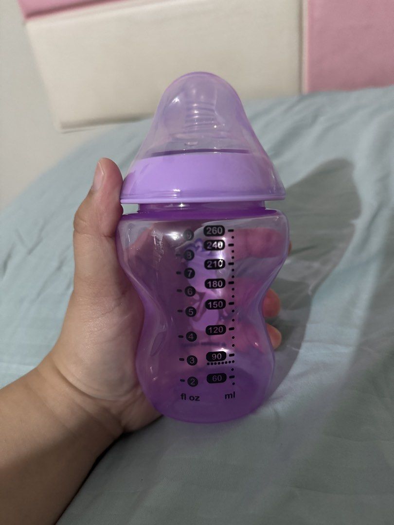 Tommee tippee (Category: Breastfeeding & Bottle Feeding) located in Muntinlupa City. Submitted by anireg (Listing ID 1436462173, Image 3). Description: Tommee tippee bottles - 2 x 9oz with 6+ months nipple -2 x 5oz with 6+ months nipple -no box, used once ayaw ni baby nung bote. RFS: Hindi nagamit ni baby.