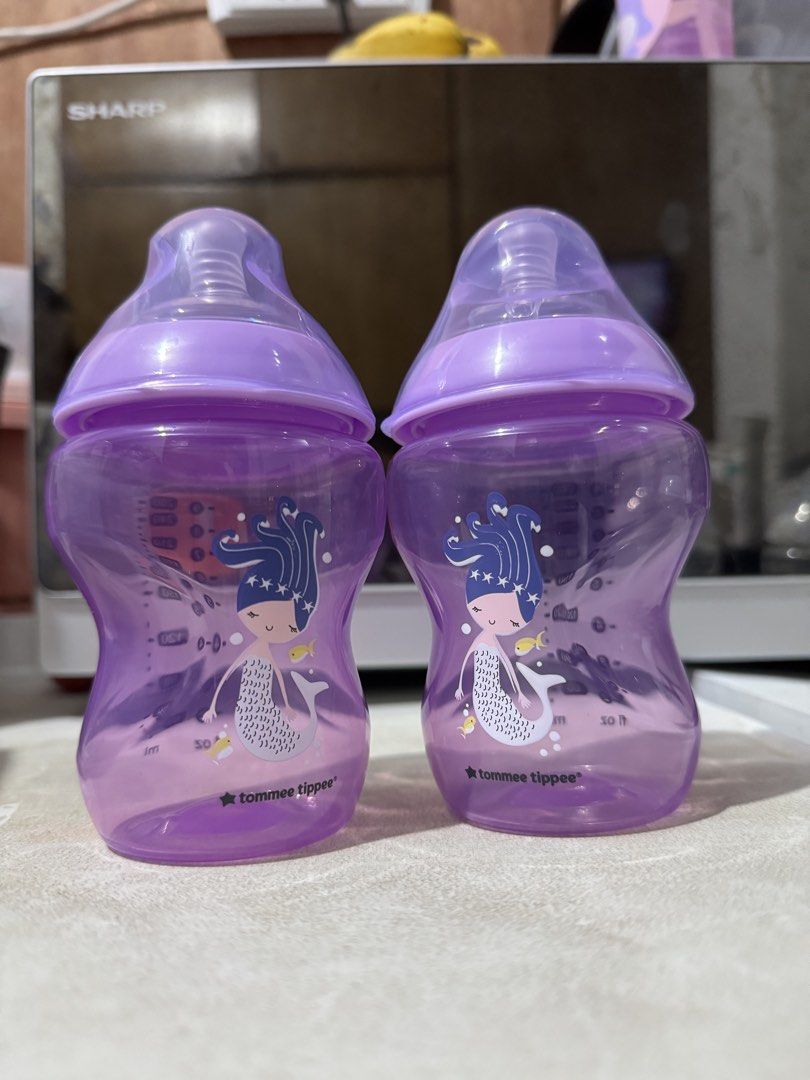 Tommee tippee (Category: Breastfeeding & Bottle Feeding) located in Muntinlupa City. Submitted by anireg (Listing ID 1436462173, Image 2). Description: Tommee tippee bottles - 2 x 9oz with 6+ months nipple -2 x 5oz with 6+ months nipple -no box, used once ayaw ni baby nung bote. RFS: Hindi nagamit ni baby.