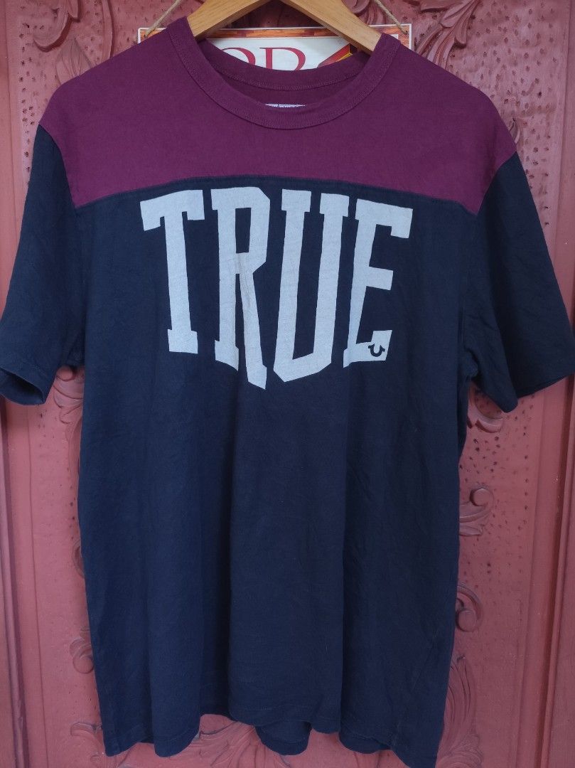 True Religion T-Shirt (Category: Tshirts & Polo Shirts ) located in Pasig City. Submitted by keilahsmom (Listing ID 1436403245, Image 1). Description: Dimes: L 28.5 W22 Size on tag: XL Color rate: 9.5/10 Condition: 10/10 Issue(s):need wash True Religion T-shirt with "TRUE" printed on the front. Features a color block design with a maroon upper section and navy blue lower section. The back displays "TRUE RELIGION" and the number "02". The tag indi