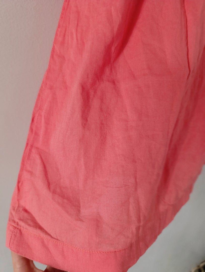 Uniqlo Coral Top - Size S (Category: Blouses) located in Manila. Submitted by stuffsbybrix (Listing ID 1436380135, Image 3). Description: - Uniqlo coral-colored top - Size: S - Design: V-neck, short sleeves - Fabric: Lightweight, ideal for warm weather - Style: Solid color, classic color may vary due to lighting rfs: decluttering .
