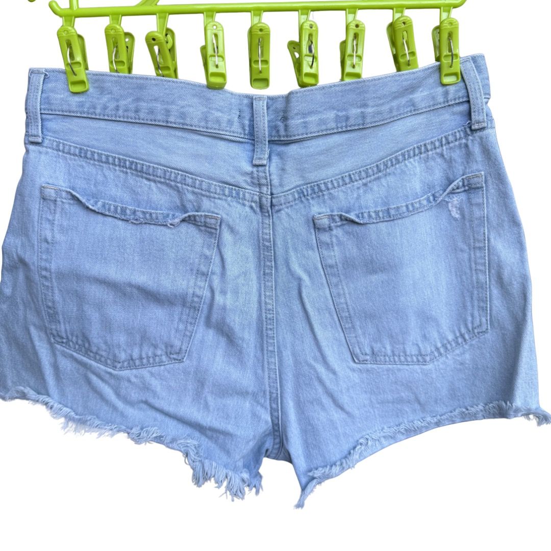 Uniqlo Denim Shorts 28 (Category: Shorts) located in Cainta. Submitted by thedeclutterchic (Listing ID 1436399122, Image 2). Description: Uniqlo Denim Shorts 28 71cm .