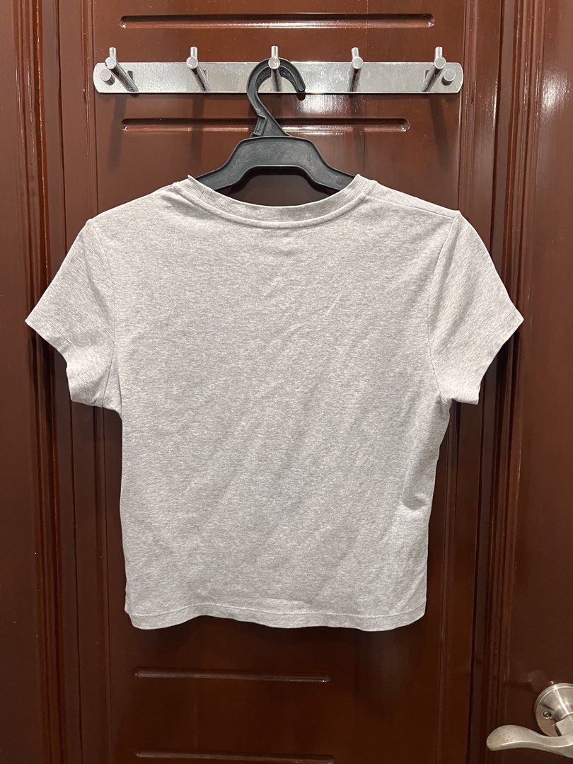 Uniqlo Gray Crop Top (Category: Shirts) located in Manila. Submitted by limonee (Listing ID 1436394531, Image 2). Description: RFS: decluttering Loc: Tondo MOP: GCash, Maribank, Maya MOD: J&T, Lalamove, Grab.