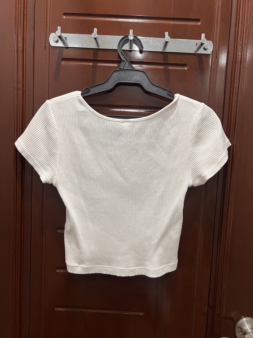 Uniqlo Square Neck Ribbed Top - L (Category: Shirts) located in Manila. Submitted by limonee (Listing ID 1436394527, Image 2). Description: Some stains on sleeves RFS: decluttering Loc: Tondo MOP: GCash, Maribank, Maya MOD: J&T, Lalamove, Grab.