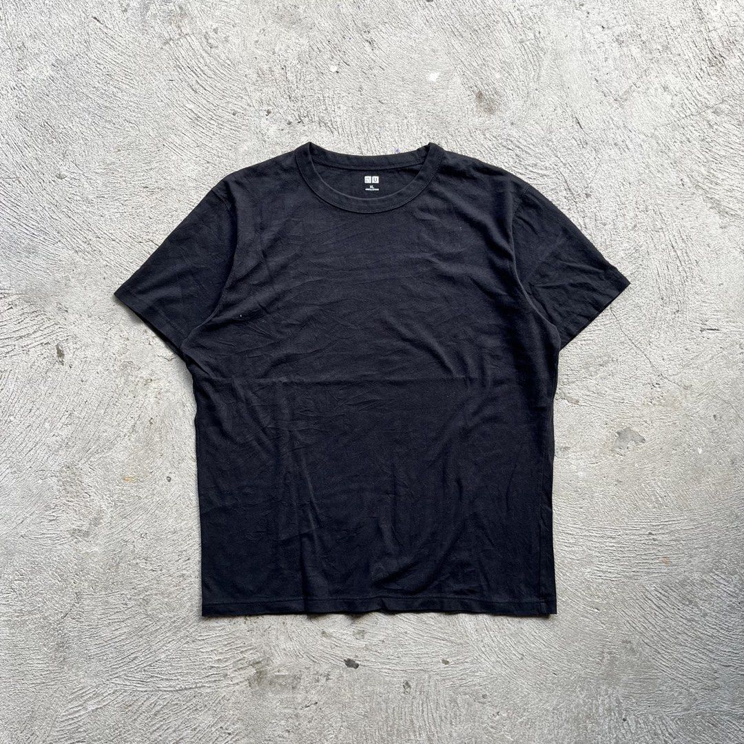 Uniqlo U Black Shirt (Category: Tshirts & Polo Shirts ) located in Batangas. Submitted by _thriftxplug (Listing ID 1436364686, Image 1). Description: Uni Qlo U Black Shirt Size: XL Width 25.5 x 29.5 Length No issue As new condition Grab: ₱299.