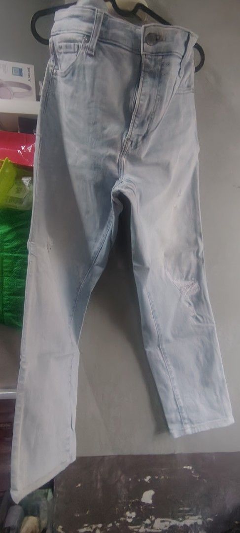 Uniqlo Ultra Stretch Jeans (Category: Jeans) located in Makati City. Submitted by rlvnlm (Listing ID 1436378207, Image 3). Description: - Light blue Uniqlo Ultra Stretch Jeans - Slim fit - Size 36 (see pictures for more details/dimensions) - Button closure and zipper - Stretchy and comfortable material - Classic five-pocket design.