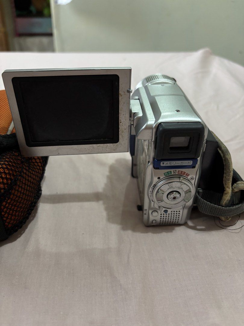 Untested victor gr dx95k camera (Category: Video Cameras) located in Basud. Submitted by ebii_0 (Listing ID 1436346511, Image 1). Description: VICTOR GR-DX95K VIDEO CAMERA UNTESTED, IDK LAST GAMIT NAHALUNGKAT KO LANG GOOD FOR COLLECTORS OR FOR DISPLAY UNIT ONLY ₱400 + SF SHOULDERED BY BUYER.