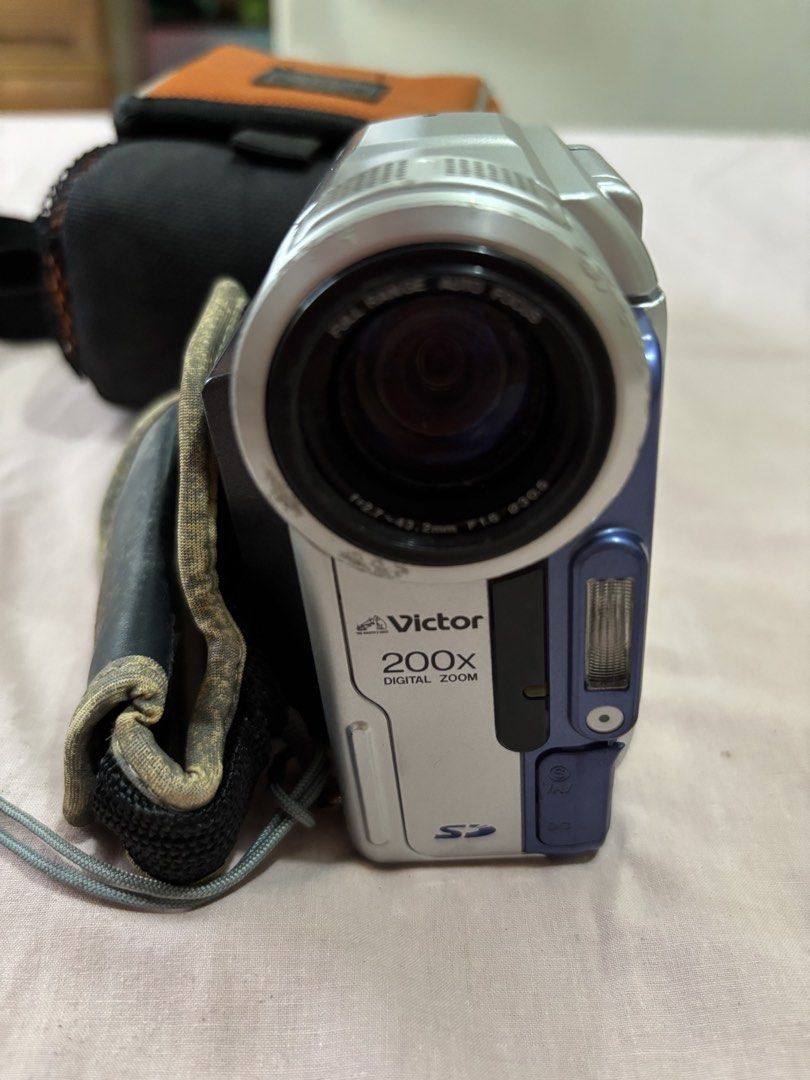 Untested victor gr dx95k camera (Category: Video Cameras) located in Basud. Submitted by ebii_0 (Listing ID 1436346511, Image 3). Description: VICTOR GR-DX95K VIDEO CAMERA UNTESTED, IDK LAST GAMIT NAHALUNGKAT KO LANG GOOD FOR COLLECTORS OR FOR DISPLAY UNIT ONLY ₱400 + SF SHOULDERED BY BUYER.