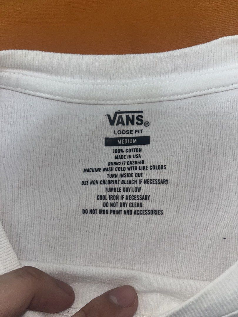 Vans Loose Fit Medium T-Shirt (Category: Tshirts & Polo Shirts ) located in Manila. Submitted by awesomedim16402 (Listing ID 1436435611, Image 2). Description: L : 28 W : 20.