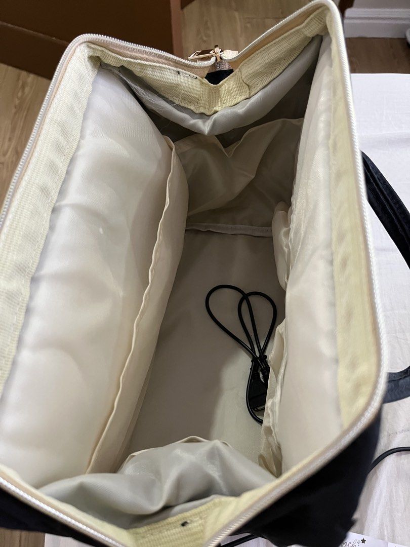 V-coool Professional Cooler Bag (Category: Breastfeeding & Bottle Feeding) located in San Jose del Monte. Submitted by mmmsr2647 (Listing ID 1436385766, Image 2). Description: - V-coool Professional Cooler Bag - Stylish black exterior - Convenient top handle - Separate insulated compartments for optimal cooling - Multiple interior compartments for organization - Secure zipper closures for both main and bottom compartments - Designed to keep items