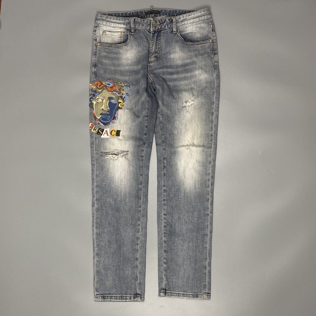 Versace Medusa logo patch (Category: Jeans) located in Mangaldan. Submitted by kendrops (Listing ID 1436287642, Image 1). Description: Made in Italy Complete tags Waistline 34.5 Length 39.5 Medium to Large Excellent condition: 10/10 Color rate: 10/10 issue:(none).