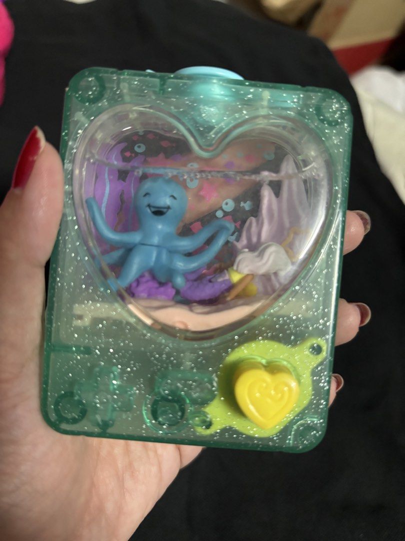 Vintage Heart-Shaped Toy (Category: Kids Toys) located in San Juan City. Submitted by ywkly (Listing ID 1436456233, Image 2). Description: - Vintage heart-shaped toy - Features an underwater scene - Includes a blue octopus and other sea creatures - Light green color - Has a button on the side.