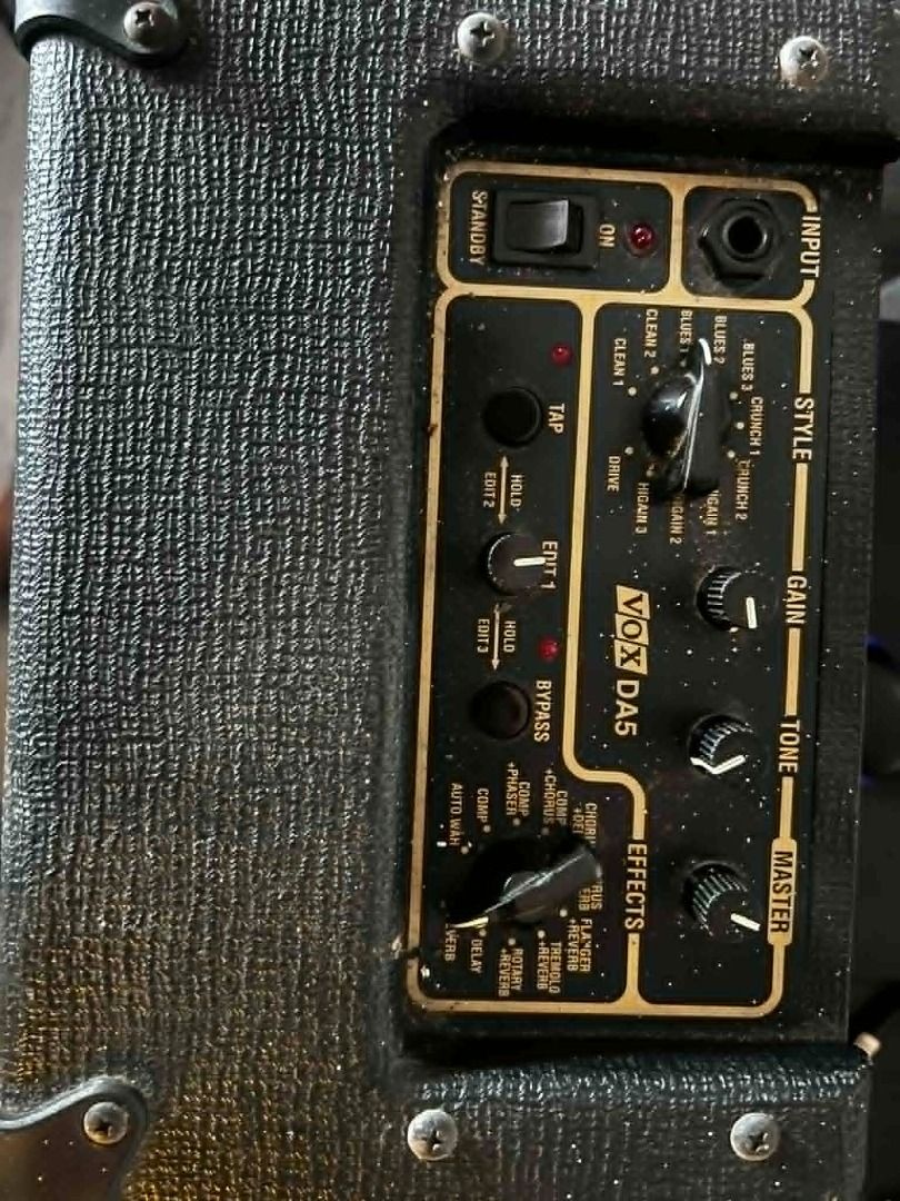 VOX DA5 (Category: Soundbars, Speakers & Amplifiers) located in Caloocan City. Submitted by vincentec71955 (Listing ID 1436358694, Image 2). Description: Busker Amp – ₱5,000 (Rush!) Negotiable on a sure buyer Compact but powerful — perfect for street playing or home sessions. Multiple tone & effects functions + bypass Gain, tone, and master volume controls Mic input with separate volume control Aux In / Line-Phone input Power select: 5W / 1.5W / 