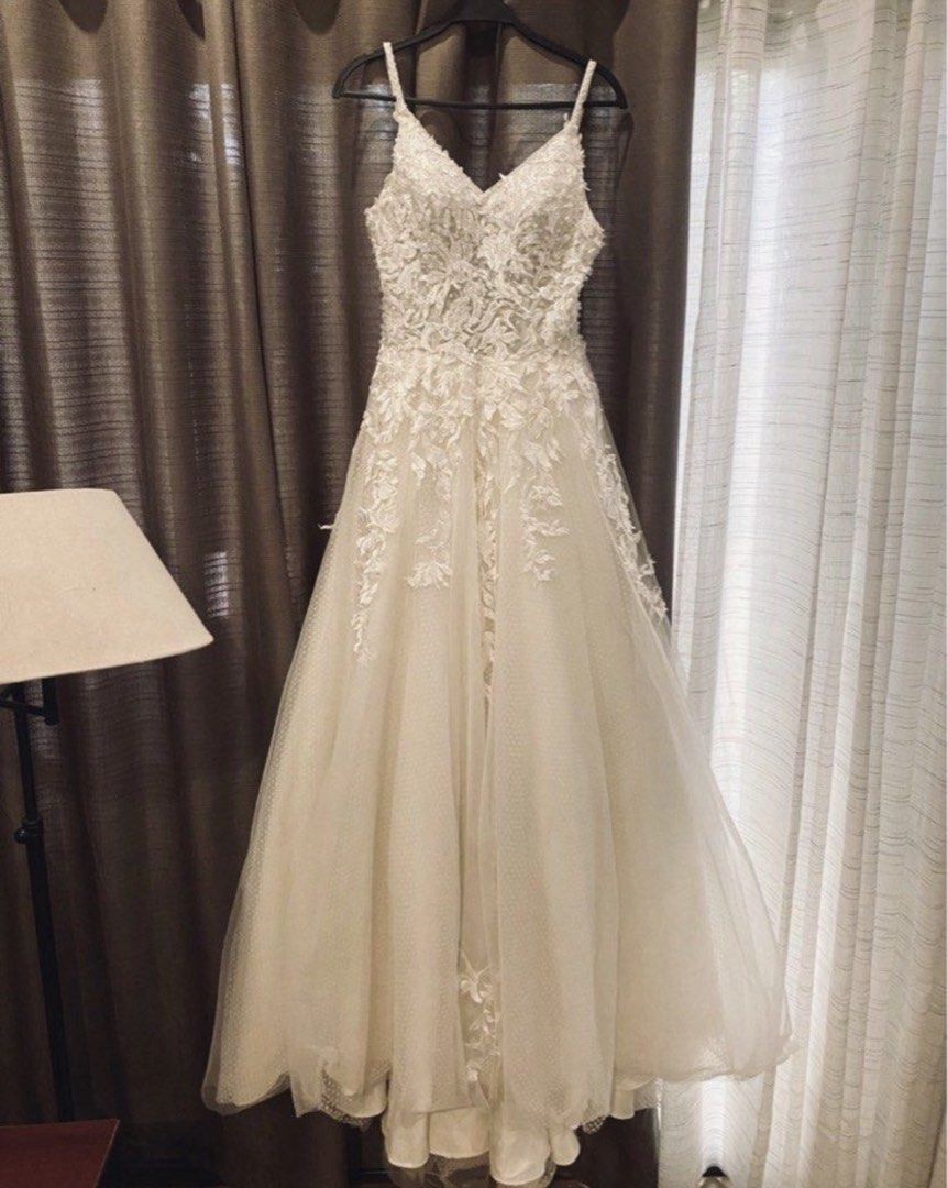 Wedding Gown for Sale (Category: Evening dresses & gowns) located in Cabuyao City. Submitted by reveriiee (Listing ID 1436335904, Image 1). Description: Modern Wedding Gown for sale: Small up to medium Best fit up to 27” waist Strap: 13 inches (from front to back) Length of gown Front: 58 inches Back: 65 inches.