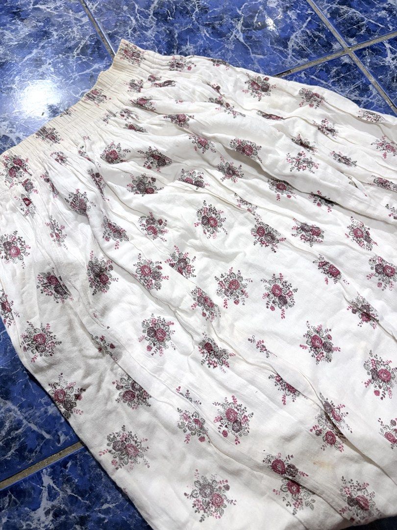 White Floral Long Skirt (Category: Skirts) located in Manila. Submitted by ccarchives (Listing ID 1436465007, Image 2). Description: xs-large stretchable.