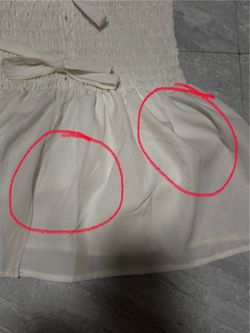 White Tube Top with Bows (Category: Sleeveless) located in Angeles City. Submitted by riel4228 (Listing ID 1436421455, Image 2). Description: may pink stains po sa baba, check 2nd pic.