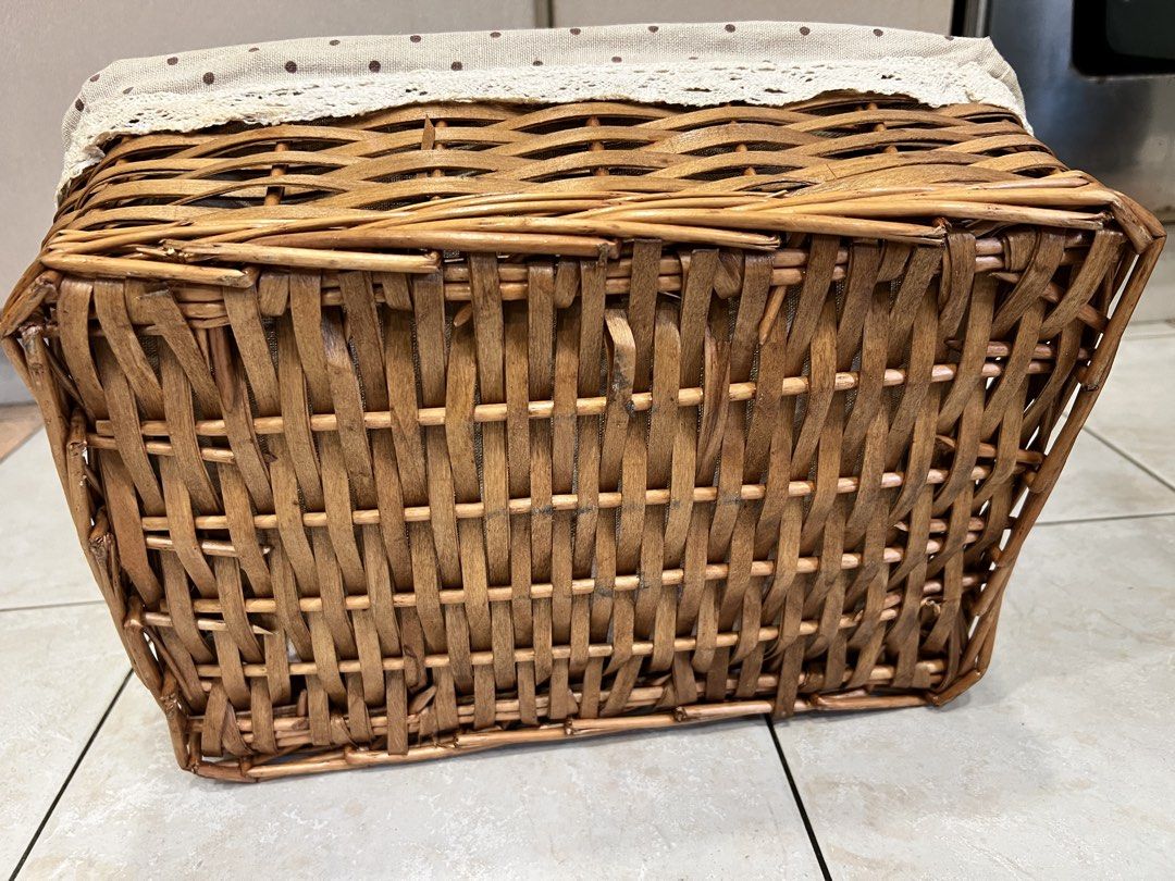 Wicker Basket with Polka Dot Lining446854126308567043