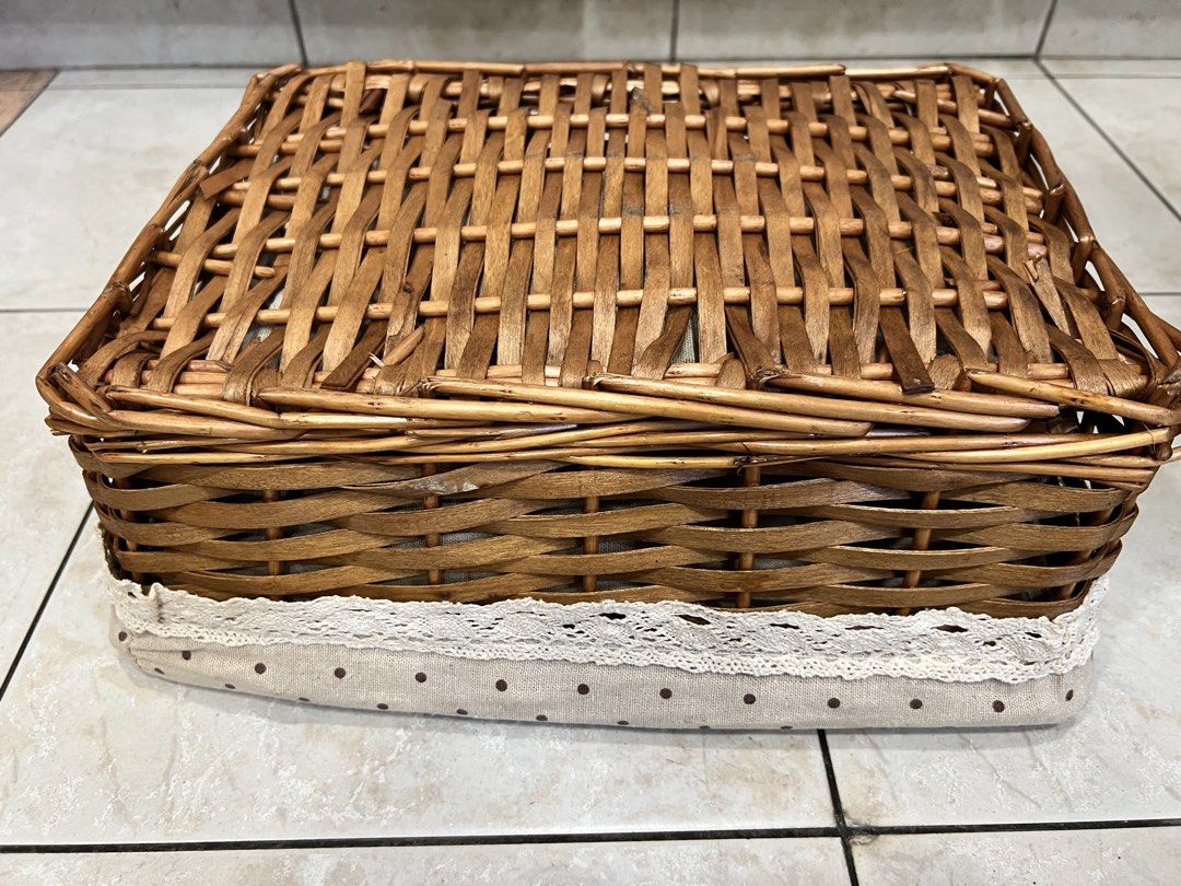 Wicker Basket with Polka Dot Lining446854126308567041