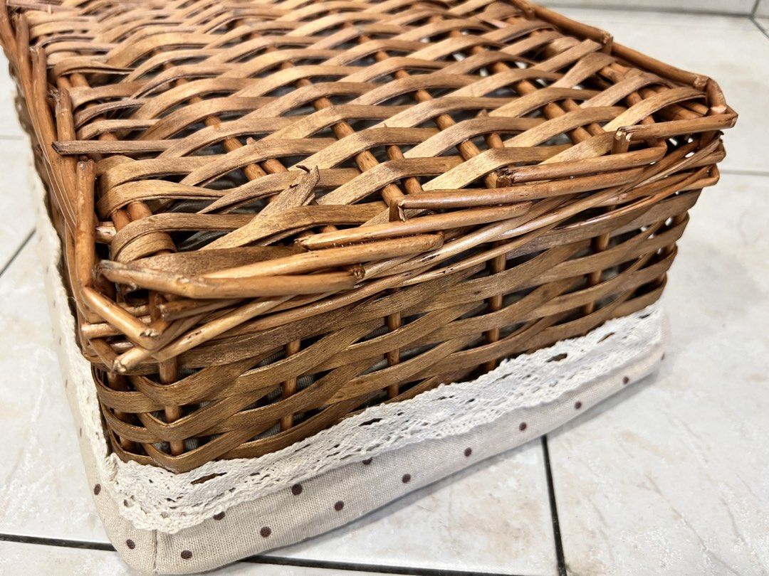Wicker Basket with Polka Dot Lining446854126308567042