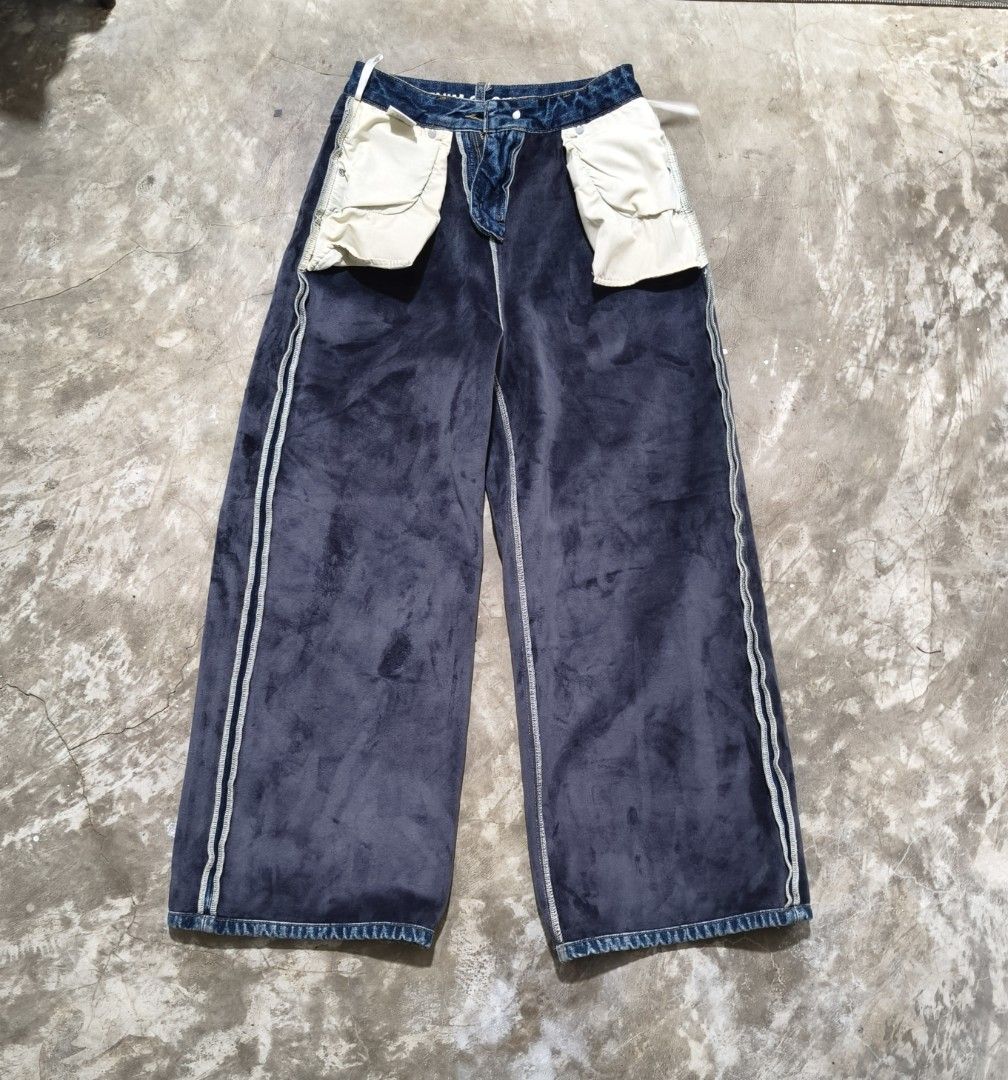 Wide Leg Jeans with velvet lining (Category: Jeans) located in Manila. Submitted by vandel02974 (Listing ID 1436403268, Image 3). Description: - Wide-leg jeans - Classic denim design - Button and zipper closure - Front and back pockets - Medium-wash denim - Relaxed fit - 26 waist 40 length 11 hem.