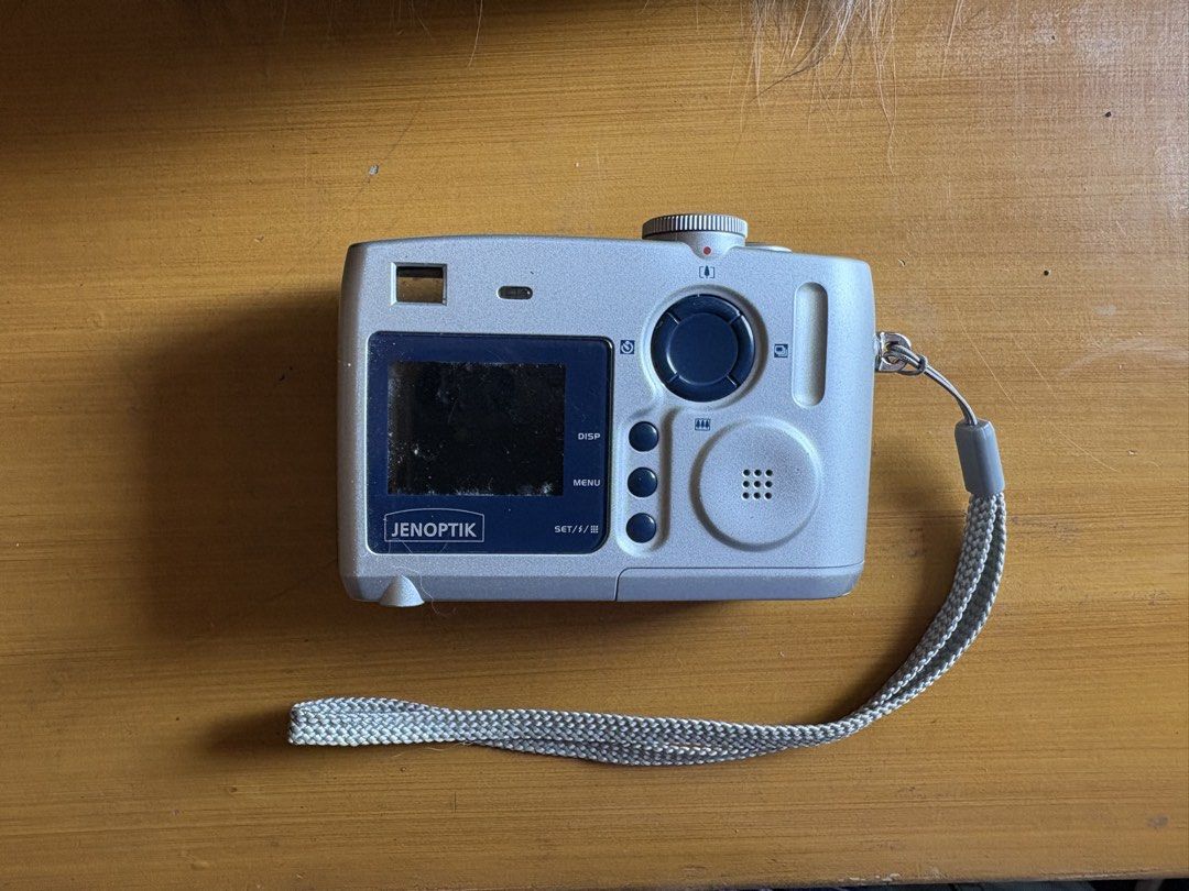 [WORKING] Jenoptik 3 MP Digital Camera / DigiCam (2003) (Category: Cameras) located in Valenzuela. Submitted by neufchatel (Listing ID 1436361722, Image 2). Description: Vintage Jenoptik JD C 3.1 LCD (2003) Fully Functioning Negotiable for sure buyers 3.14 megapixel 16mb internal memory Uses 4 AAA batteries Seamless connection to computer Inclusions: - Unit - Pouch - AAA Batteries RFS: - decluttering MOP: GCash/BPI MOD: Grab/Lalamove.