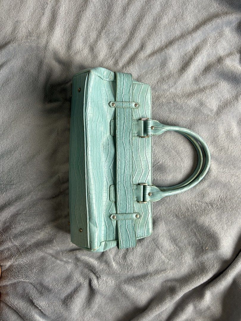 Y2K Faux Crocodile Bag (Category: Shoulder Bags) located in Quezon City. Submitted by ukayngbayan (Listing ID 1436368702, Image 2). Description: Teal Faux Croc Long Bag with minimal staining in and out of the bag (can be removed with a proper wash) .