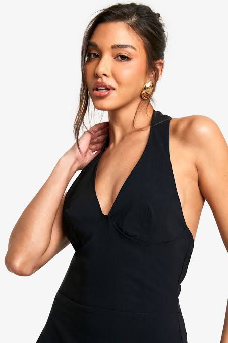 Zara Black Linen Halter Top (Category: Sleeveless) located in Manila. Submitted by declutterwithC (Listing ID 1436408248, Image 2). Description: Medium, Brand New.