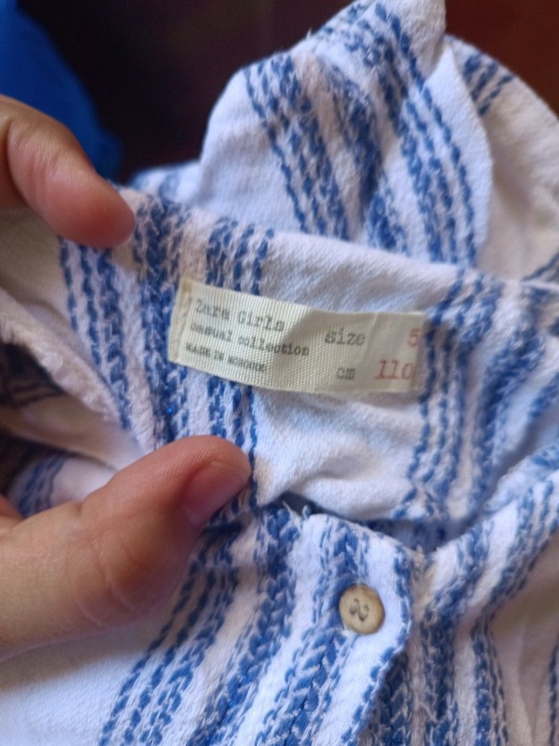 Zara Girls Striped Romper (Category: Babies & Kids Fashion) located in Muntinlupa City. Submitted by ciciloves (Listing ID 1436327632, Image 2). Description: - Zara Girls romper - Size 5 (fits 110cm height) - Blue and white striped design - Short sleeves - Button-down front - Casual collection - Lightweight fabric, ideal for warm weather.