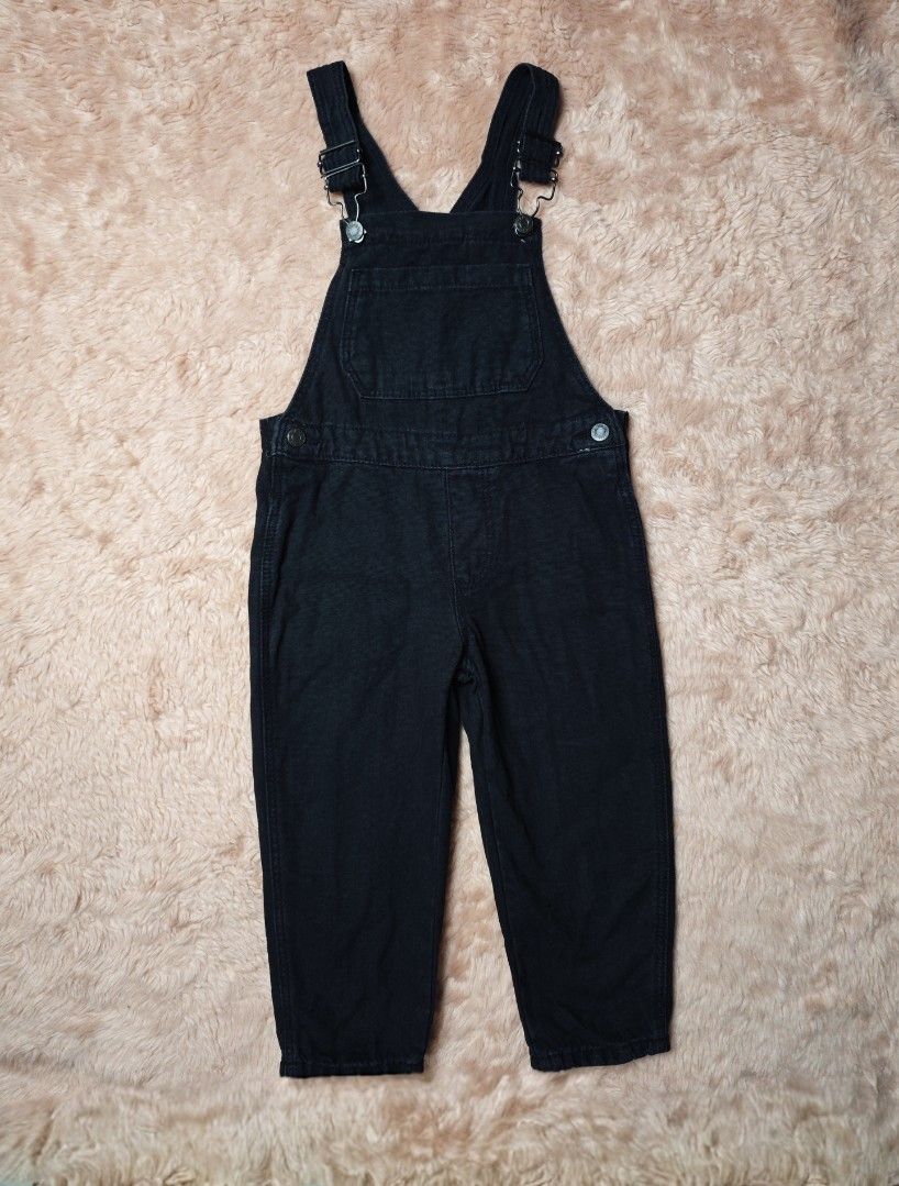 Zara Kids Black Jumper (Category: Babies & Kids Fashion) located in Imus. Submitted by eykc01 (Listing ID 1436384156, Image 1). Description: Excellent to Like New 2-3yo.