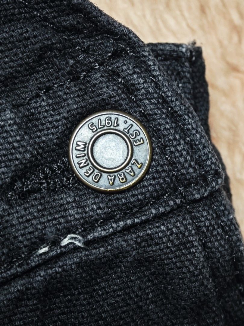 Zara Kids Black Jumper (Category: Babies & Kids Fashion) located in Imus. Submitted by eykc01 (Listing ID 1436384156, Image 2). Description: Excellent to Like New 2-3yo.