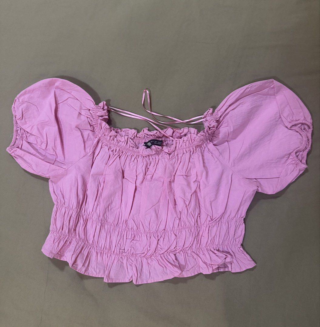 Zara Pink Puff Sleeve Crop Top (Category: Blouses) located in Masbate. Submitted by anjcbr (Listing ID 1436451110, Image 1). Description: - Zara Pink Puff Sleeve Crop Top - Used once only - Slight color variations on the photo due to lighting.