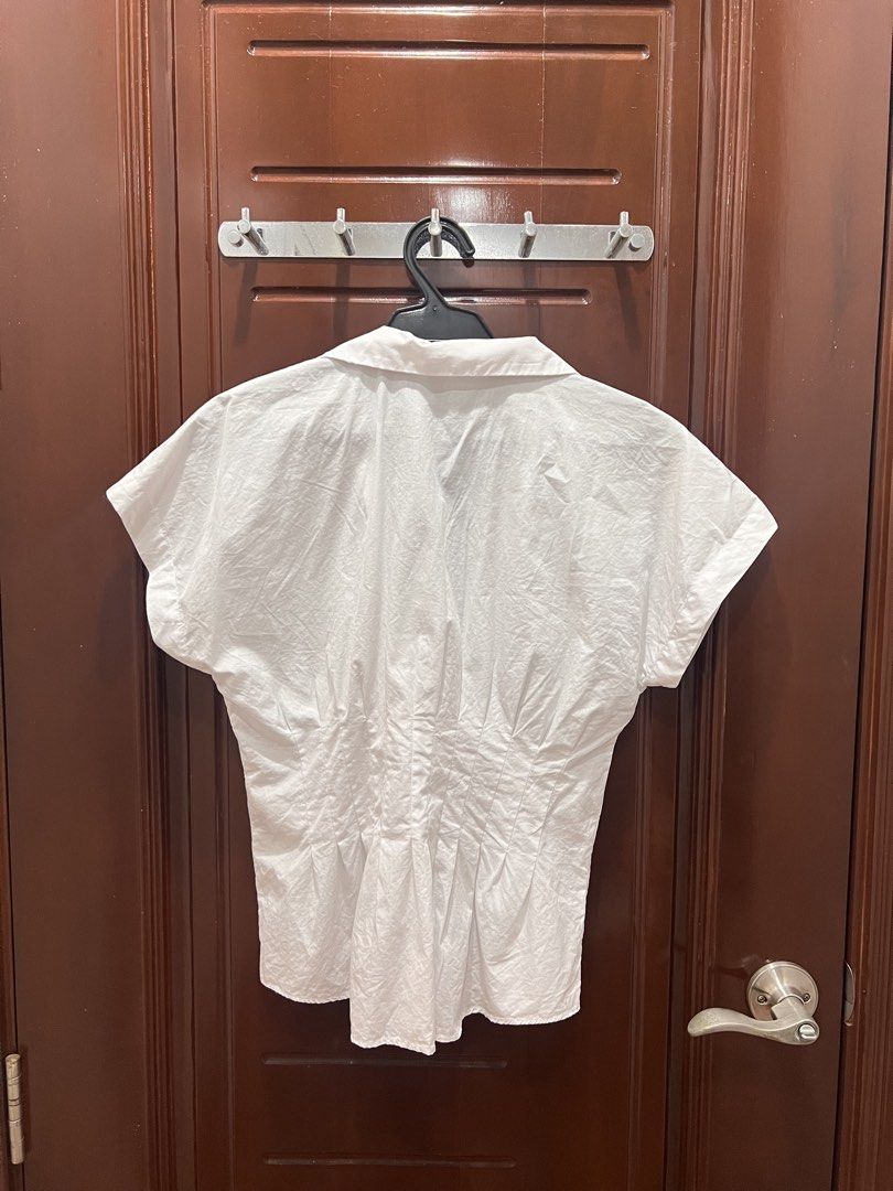 Zara White Blouse with Cinched Waist - M (Category: Blouses) located in Manila. Submitted by limonee (Listing ID 1436383741, Image 2). Description: RFS: decluttering Loc: Tondo, Manila MOP: Gcash, Maribank, Maya MOD: J&T, Lalamove, Grab.