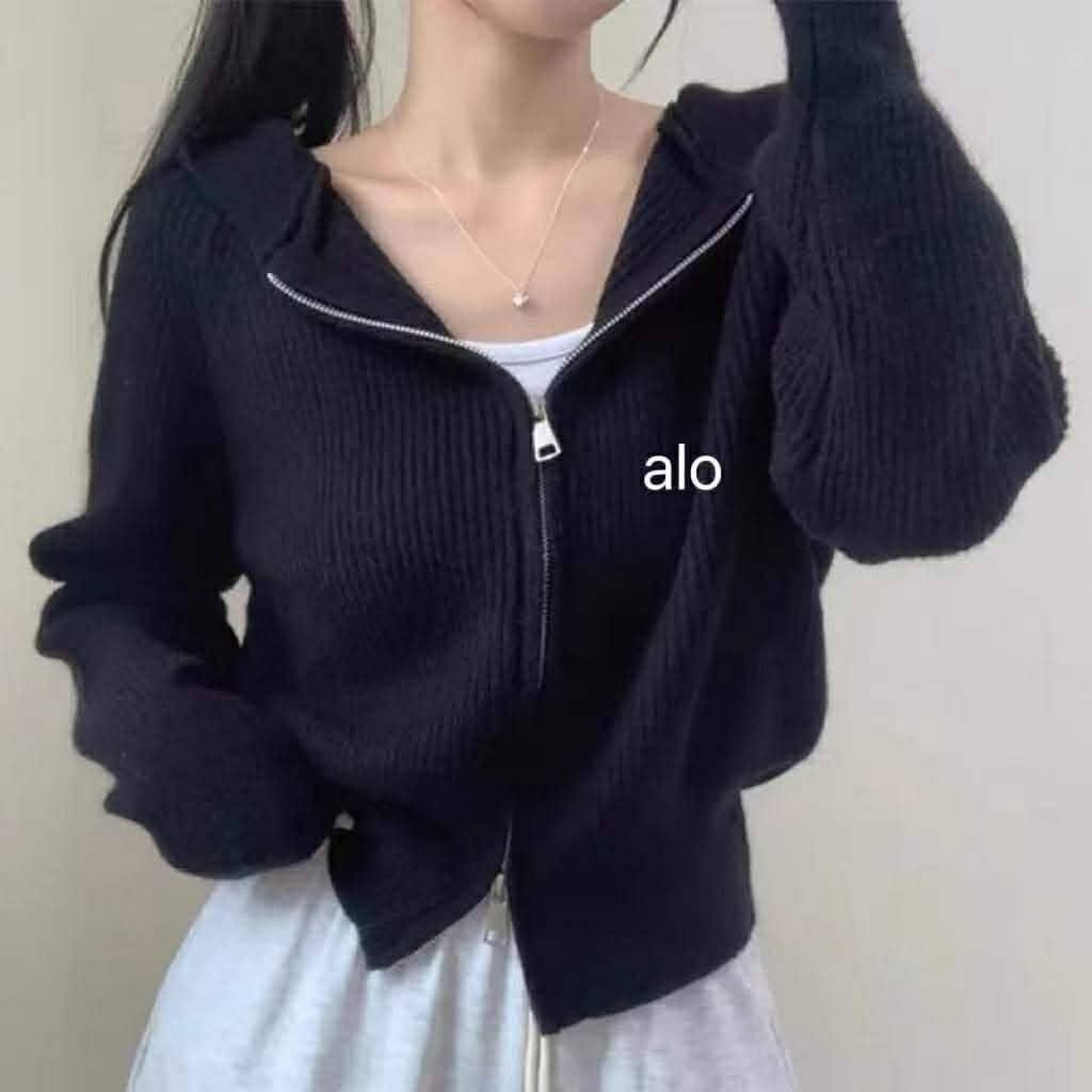 Zipper jacket (Category: Coats, Jackets and Outerwear) located in Manila. Submitted by raredeer-4deb4e (Listing ID 1436367965, Image 2). Description: can fit upto xl.