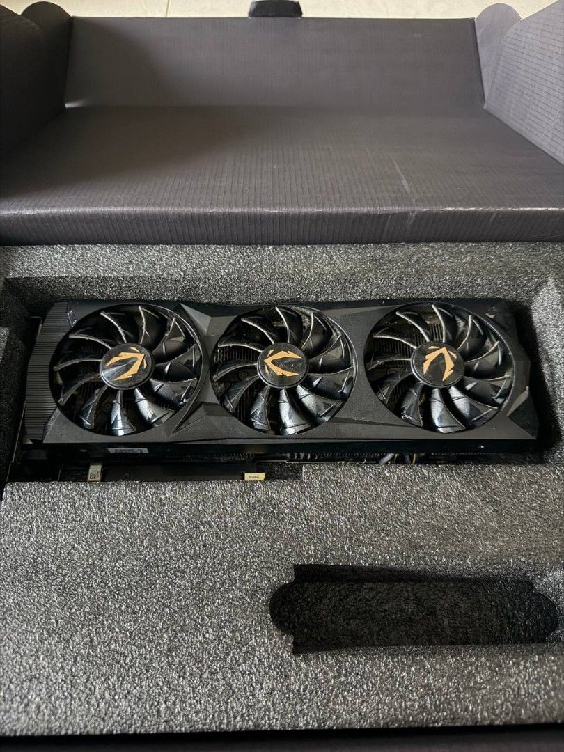 ZOTAC GAMING GeForce RTX 2080Ti AMP446693314386339840