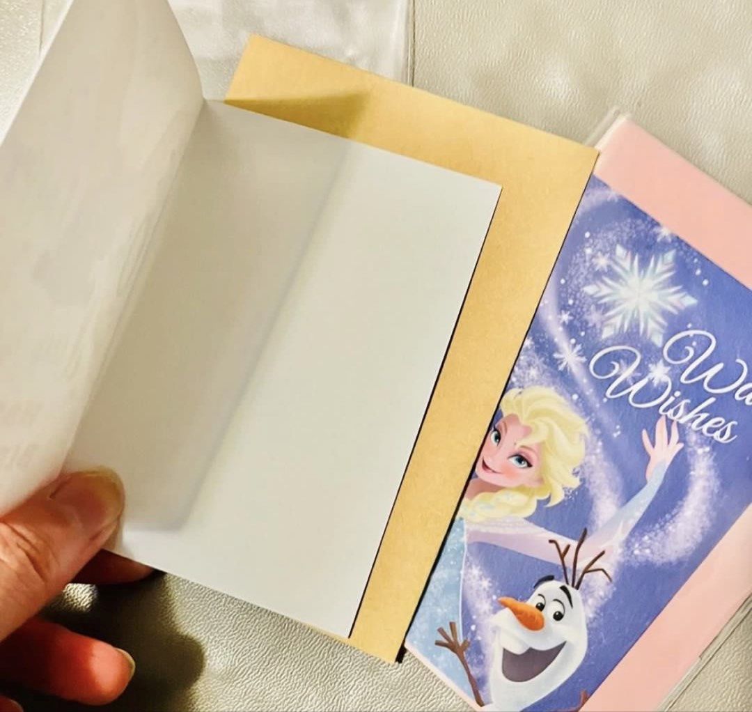 最後2張‼️現貨💌👸心意卡💖現貨 正版 台灣 迪士尼公主公仔 魔髮奇緣魔幻奇緣 ELSA公主 / 小飛象公仔 迪士尼卡 公主卡 Elsa卡 生日卡 情人節卡 賀卡 聖誕咭節日祝福卡 卡通卡 謝咭 心意卡 示愛 求婚 珍藏收藏 DISNEY PRINCESS CHRISTMAS HOLIDAY VALENTINES WEDDING LOVE BIRTHDAY GREETING CARD STATIONARY （分類：郵票及印刷品）位於 Hong Kong。 由 swroom 提交（商品編號 1436550503，圖片 3）。簡介： 🚚 🎁 只限郵寄運送 🎁 ▫️▫️商品詳情▫️▫️ 💝 $38 張，$70 兩張，全新 ❣️ 節日銷情迅速請早訂購售完即止❣️ 🛍更多最新禮品玩具 follow us ： carousell.com/swroom ▫️▫️購買付款詳情 ▫️▫️ 📥 請 INBOX PM下單購買須提供以下資料 ： 1. 選擇付款方式 : PAYME / FPS 
