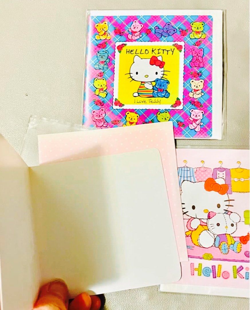 現貨💌心意卡 絕版 正版 SANRIO HELLO KITTY公仔賀卡 Sanrio卡 Hello Kitty卡 生日卡結婚卡小卡片 BB百日宴生日卡 生日蛋糕結婚卡聖誕卡 求婚祝福賀 萬用卡 感謝咭 珍藏收藏 Birthday Christmas Greetings Weddings Valentines Gift card （分類：文具及工藝 - 畫作及印刷品）位於 Hong Kong。 由 swroom 提交（商品編號 1436549209，圖片 2）。簡介： 🚚 🎁 只限郵寄運送 🎁 ▫️▫️商品詳情▫️▫️ 💝 $35 張，$100 三張，全新 ❣️ 節日銷情迅速請早訂購售完即止❣️ 🛍更多最新禮品玩具 follow us ： carousell.com/swroom ▫️▫️購買付款詳情 ▫️▫️ 📥 請 INBOX PM下單購買須提供以下資料 ： 1. 選擇付款方式 : PAYME / FPS / ALIPAYHK 2. 選擇郵寄方式： 📮 $4 up 本地
