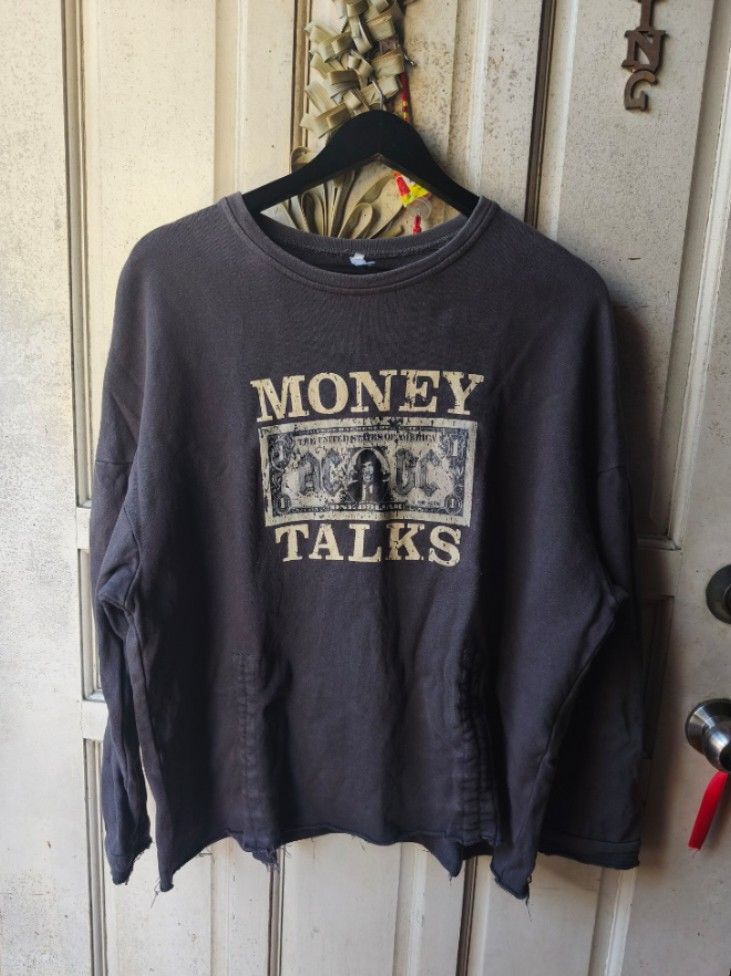 ACDC Money Talks Graphic Sweatshirt (Category: Tshirts & Polo Shirts ) located in Pasig City. Submitted by yaku.cozy (Listing ID 1436535145, Image 1). Description: Item is thrifted/ukay, please manage your expectations! Price + shipping fee for every item. The color may vary due to lighting. Price + shipping fee to purchase. Dimensions: 24W x 25.5L (Size L) BOXY Issue: Cut tags Condition: 9/10 Color rate: 8/10 Authenticity: Off Location: Pasig Ci