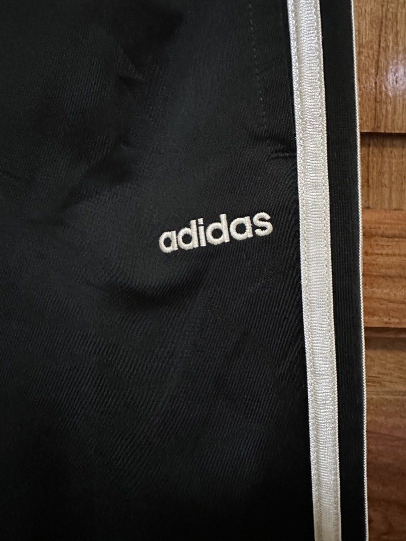Adidas track pants for kids (Category: Babies & Kids Fashion) located in Quezon City. Submitted by iamjdl (Listing ID 1436572174, Image 2). Description: In very good condition Size 6 sa tag 26.5 inches long Garterized waist.