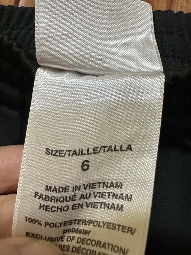 Adidas track pants for kids (Category: Babies & Kids Fashion) located in Quezon City. Submitted by iamjdl (Listing ID 1436572174, Image 3). Description: In very good condition Size 6 sa tag 26.5 inches long Garterized waist.