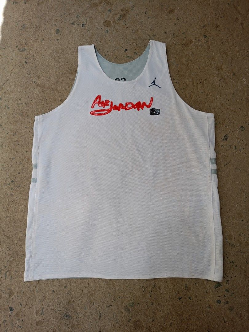 Air Jordan 23 Reversible Tank Top (Category: Activewear) located in Manila. Submitted by robco (Listing ID 1436524677, Image 1). Description: Reversible Air Jordan Reflectorized Basketball Jersey Issue: Yellow stains, minimal loose stitching & Crack Length - 30 inches Width - 23 inches Size - XL Mine - 899 + Shipping fee Mode of Payment: Gcash Only Courier: J&T Express Swipe for ➡️ more details 📍 Mambugan, Antipolo City #ukayukay.