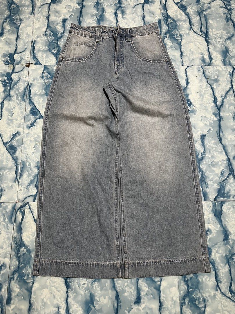 a.lab Mega Rave Light Wash Baggy Pants (Category: Jeans) located in Cagayan de Oro. Submitted by yuichinnie (Listing ID 1436624681, Image 2). Description: ALAB Mega Rave Light Wash Baggy Pants Waist: 31-32 Length: 43 Thigh: 14 Hem: 12.5 Issue: button (can be seen on the photo) Tags: JNCO, ECKO, SouthPole, Fubu, 2000s, Baggy, Y2k.