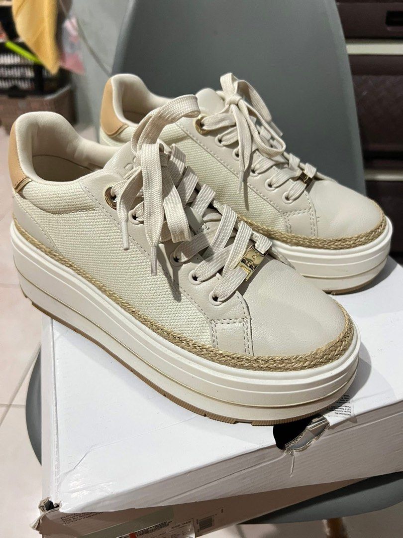 ALDO WOMEN SHOES (Category: Sneakers) located in Kalibo. Submitted by ushenem (Listing ID 1436601235, Image 2). Description: ✨ FOR SALE ✨ ALDO GARELIA-108 – Cream Step out in style with this classy and minimalist pair from ALDO 🤍 Perfect for casual, smart casual, or everyday wear! 📌 Brand: ALDO 📌 Model: GARELIA-108 📌 Color: Cream 📌 Size: US 7 | EUR 37.5 | UK 4.5 📌 Original Price: ₱6,895.00 📌 Condition: ( once used ) 📌 With box included ✔️