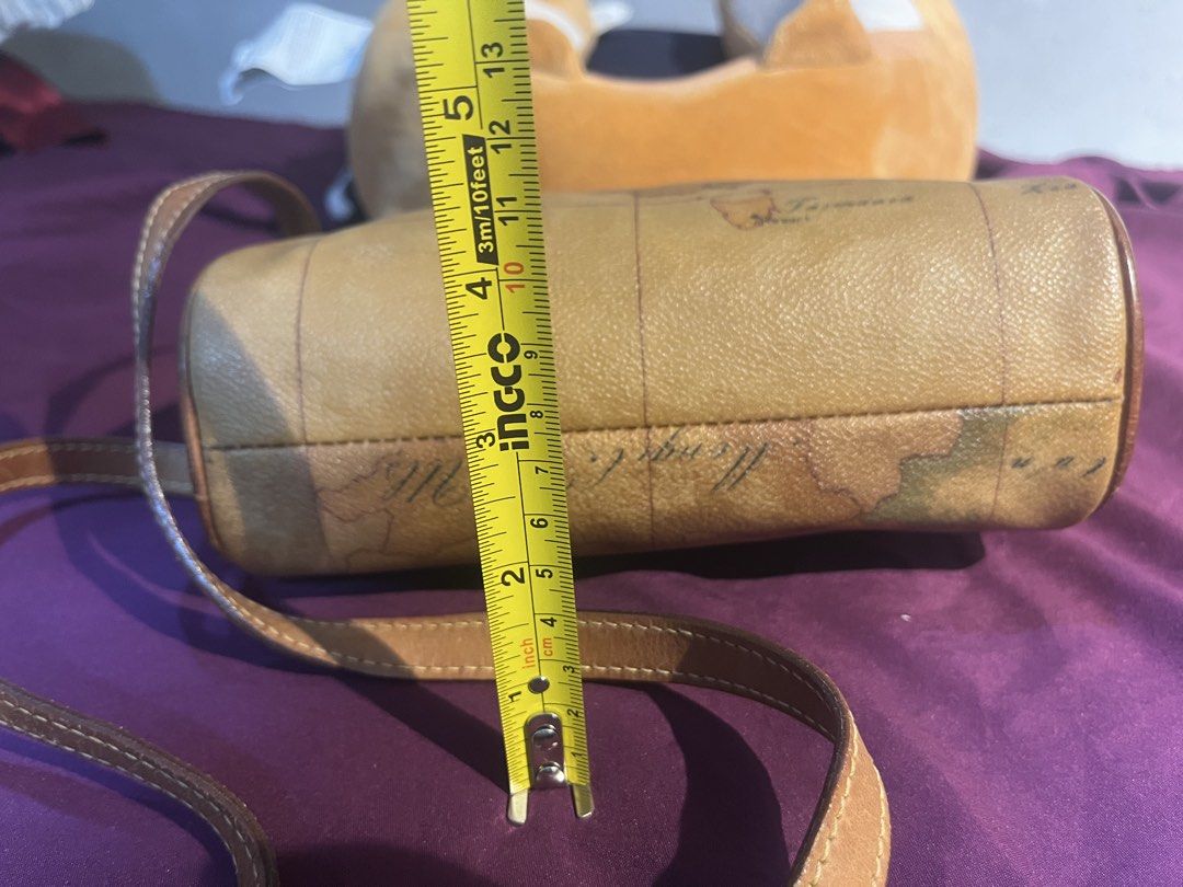 ALVIERO SLING BAG (Category: Purses & Pouches) located in Makati City. Submitted by collexziones (Listing ID 1436473199, Image 3). Description: ORIGINAL PERFECT FOR ON THE GO BAGS DECLUTTERING.