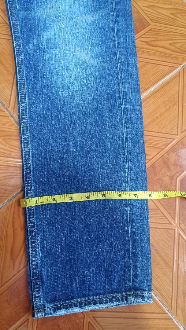 American Eagle Outfitters Core Flex Jeans (Category: Jeans) located in Taguig. Submitted by redarmy21775000 (Listing ID 1436529927, Image 2). Description: - American Eagle Outfitters jeans - Size: 32x30 - Classic blue wash - Straight leg fit - Made with Core Flex material for added comfort - Perfect for everyday wear - Measurements in photos.