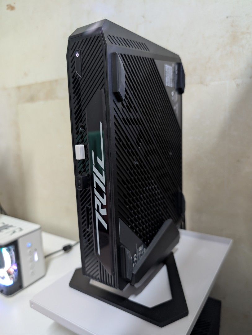ASUS ROG NUC 970 RTX 4070447688208978421761