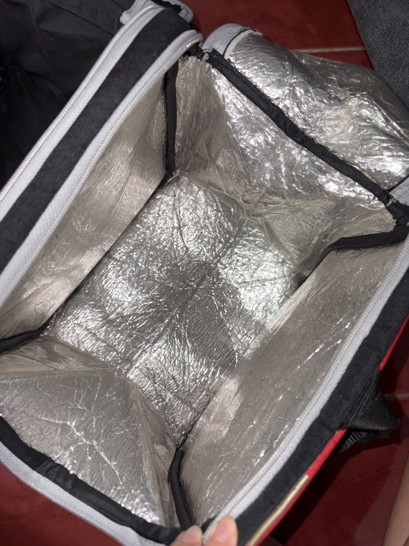 Avon Thermal + Travel Bag (Category: Diaper Bags & Wetbags) located in Santa Maria. Submitted by amaly. (Listing ID 1436613184, Image 3). Description: Maganda pa to flaws nia ung details lang sa exterior.