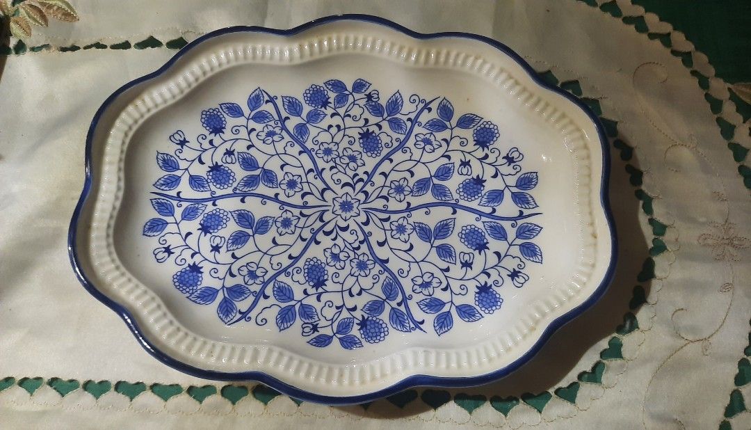 Beatiful Asahe blue white ceramic platter Japan 12x9" (Category: Dinnerware & Cutlery) located in Manila. Submitted by luckycharm_215 (Listing ID 1436617129, Image 1). Description: vgc.
